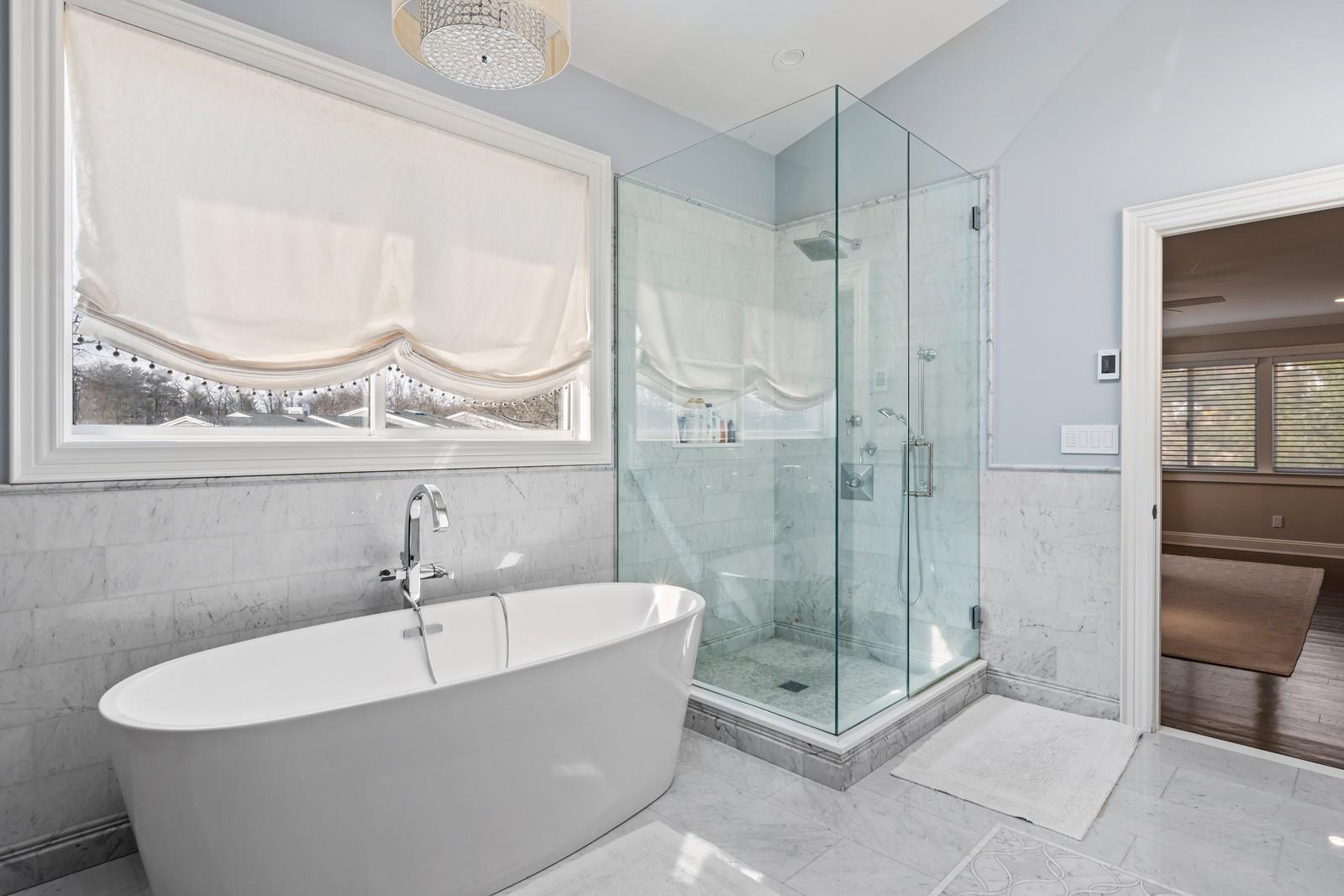 17 Tiffany Circle, Manhasset, New York image 17