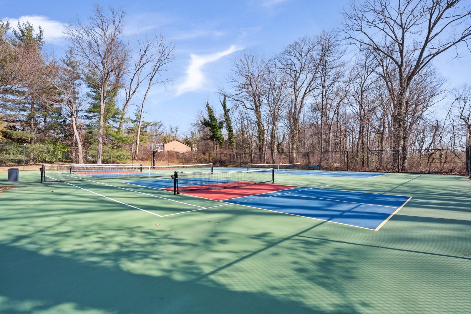17 Tiffany Circle, Manhasset, New York image 28