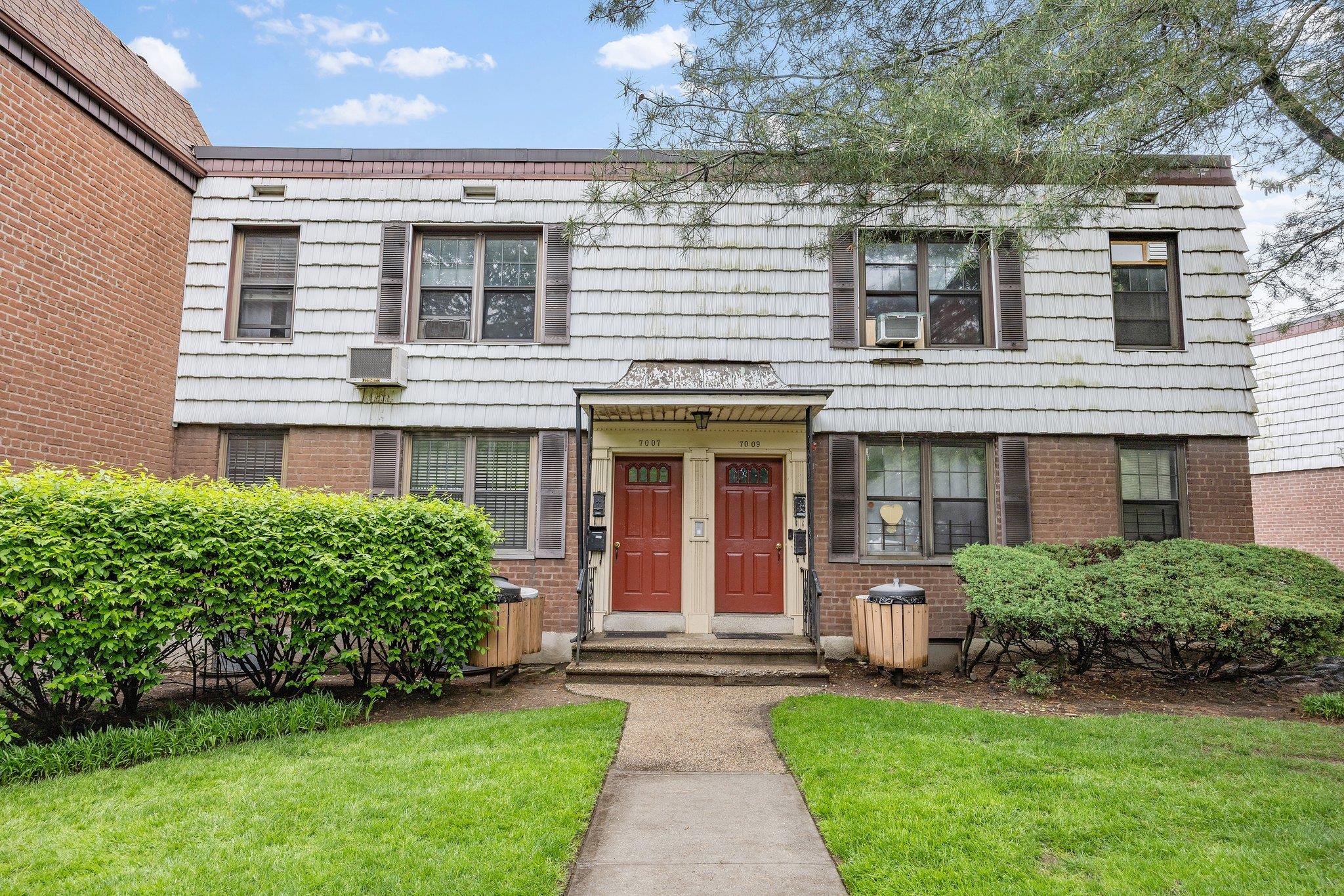 Property for Sale at E Park Drive A, Kew Garden Hills, Queens, NY - Bedrooms: 1 
Bathrooms: 1 
Rooms: 4  - $449,000