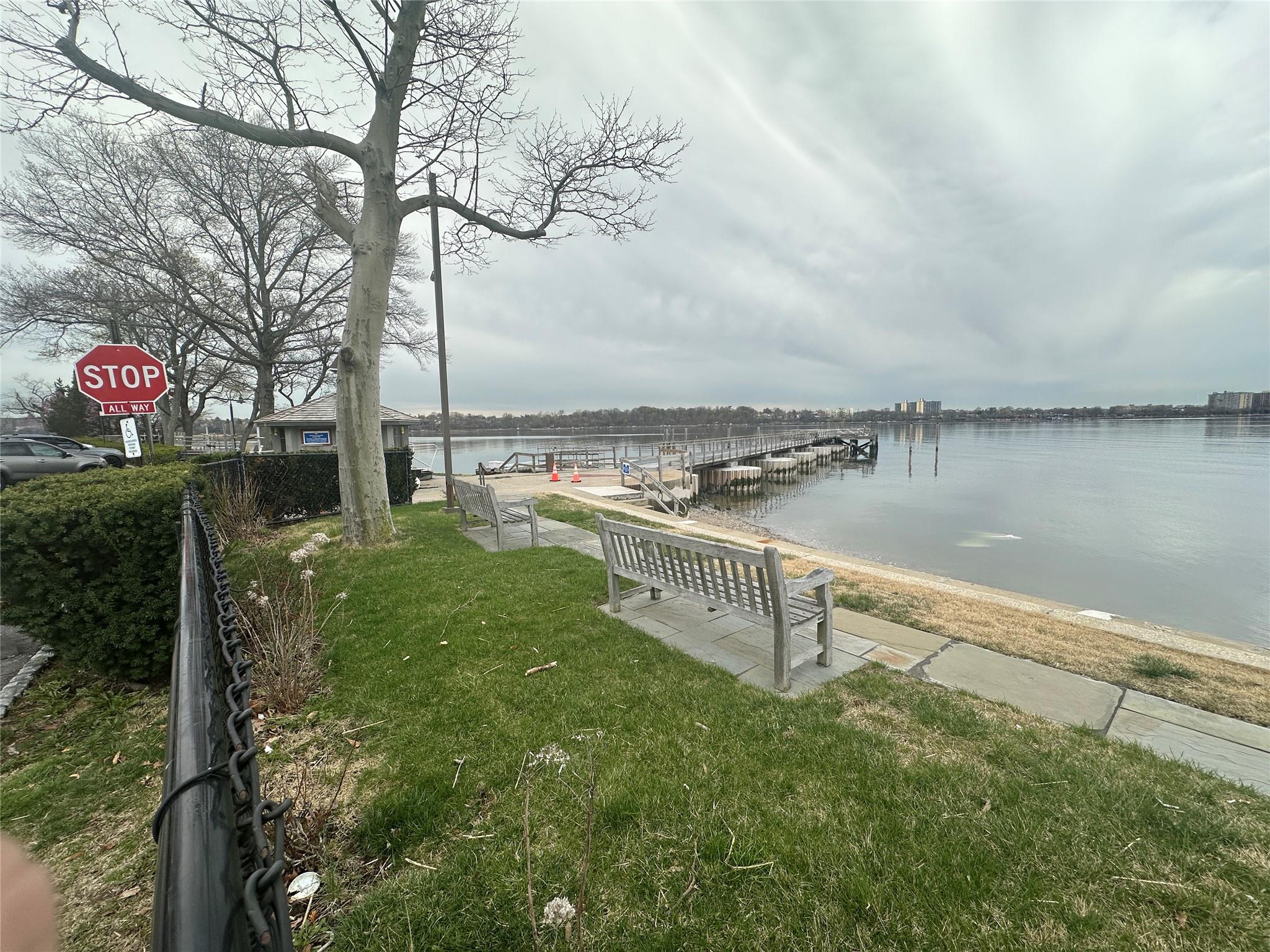 241-20 Northern Boulevard #1M, Douglaston, New York image 18