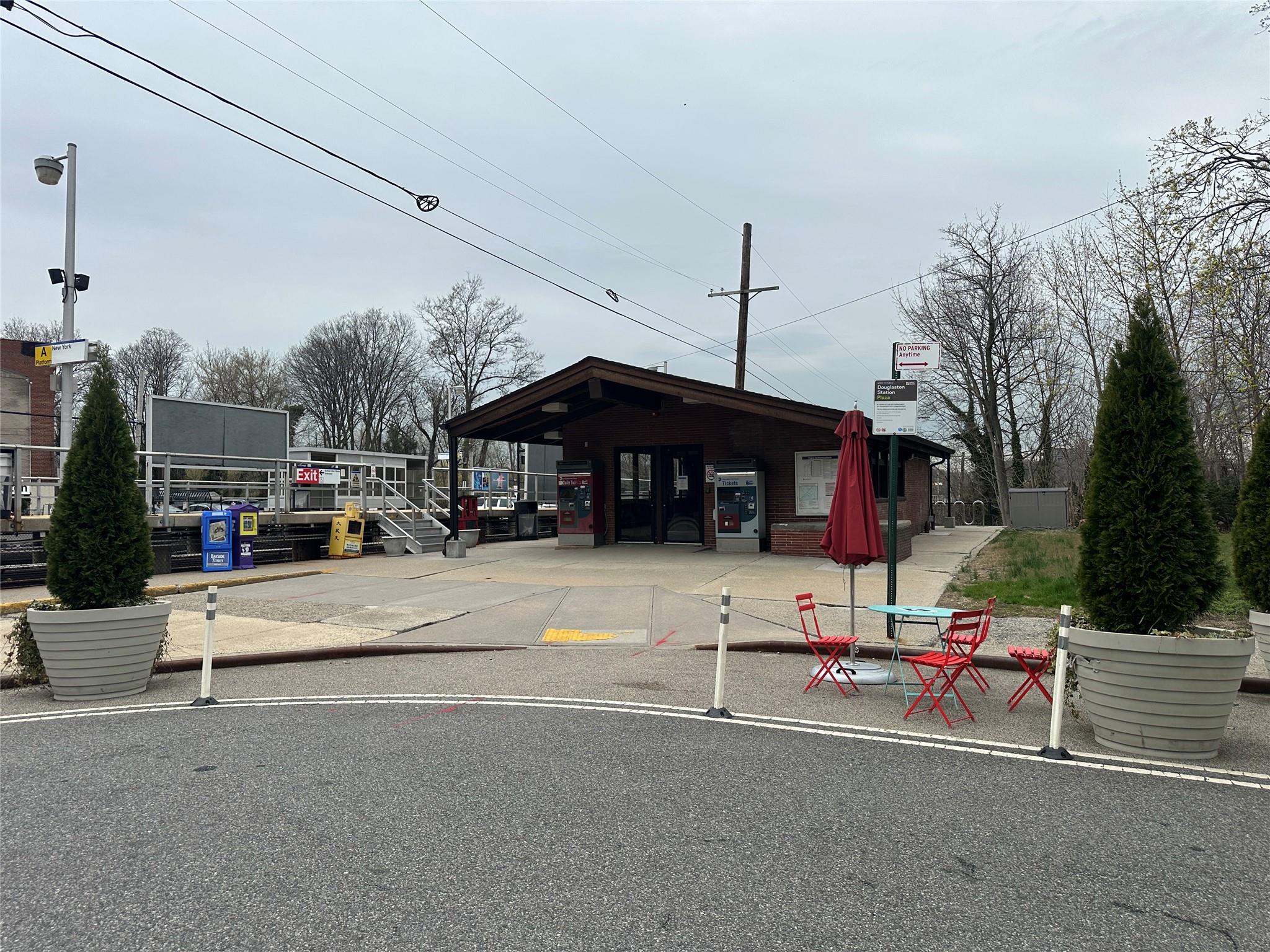 241-20 Northern Boulevard #1M, Douglaston, New York image 19