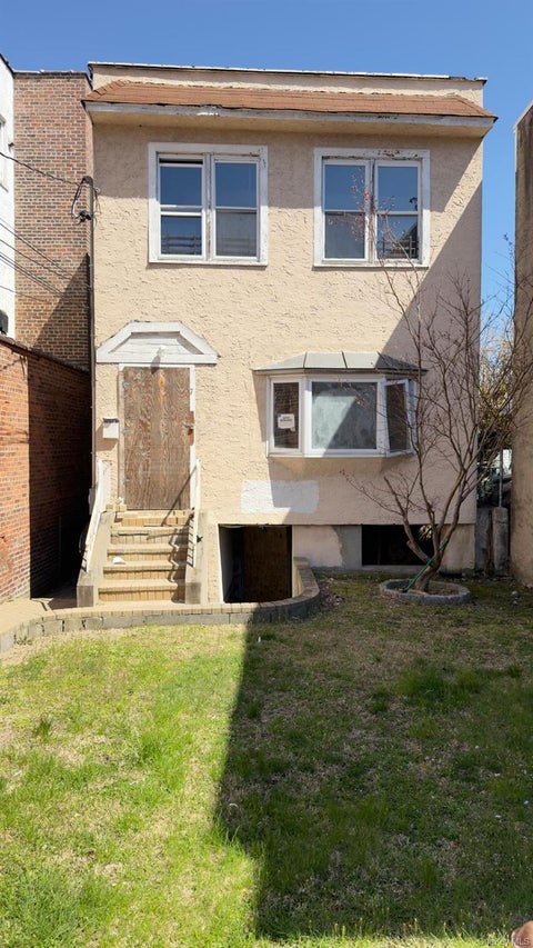 Multifamily For Sale - 7 6th Street<br/> New Rochelle, NY 10801