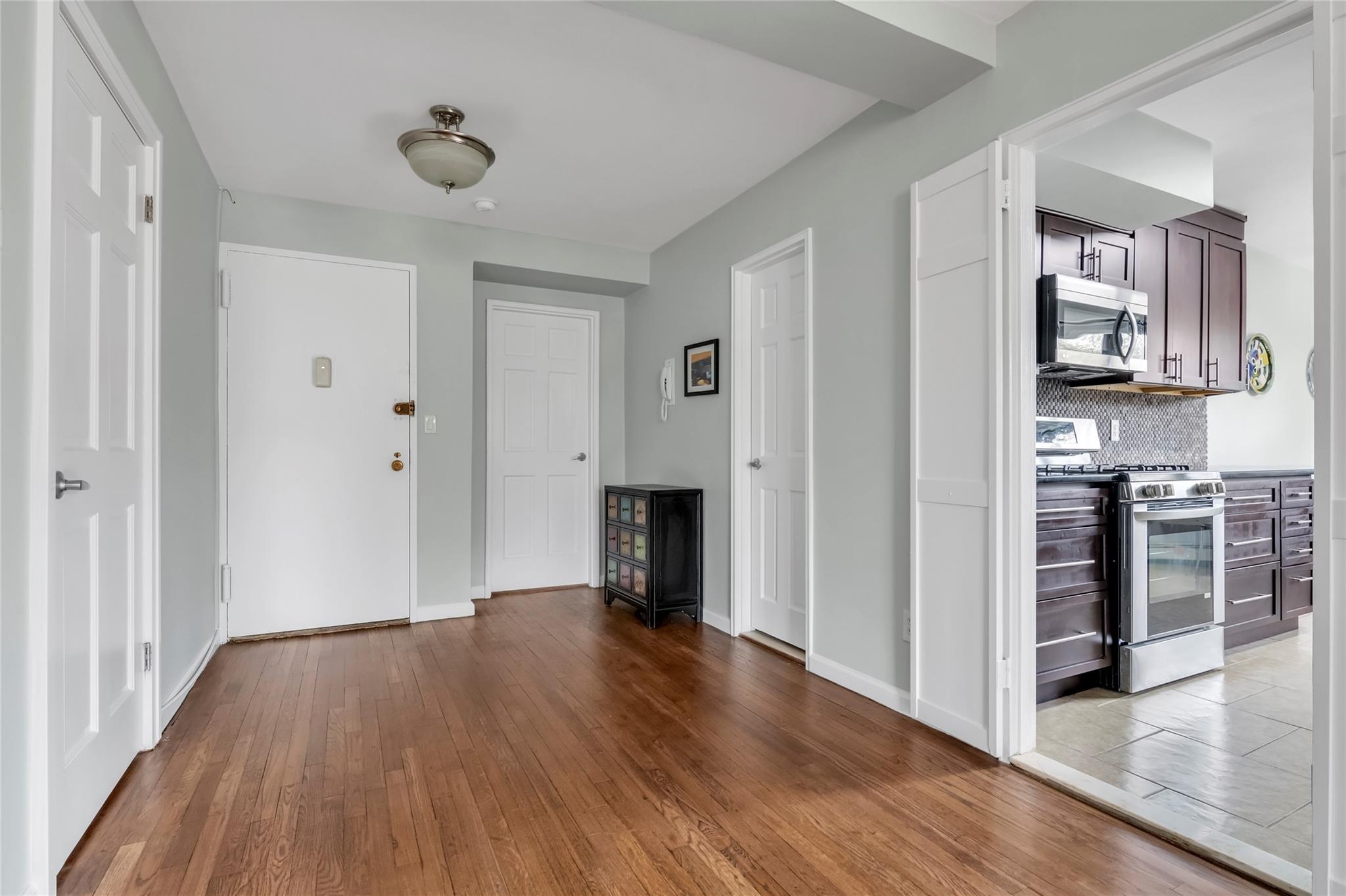 5 Schenck Avenue #2F, Great Neck, New York image 2