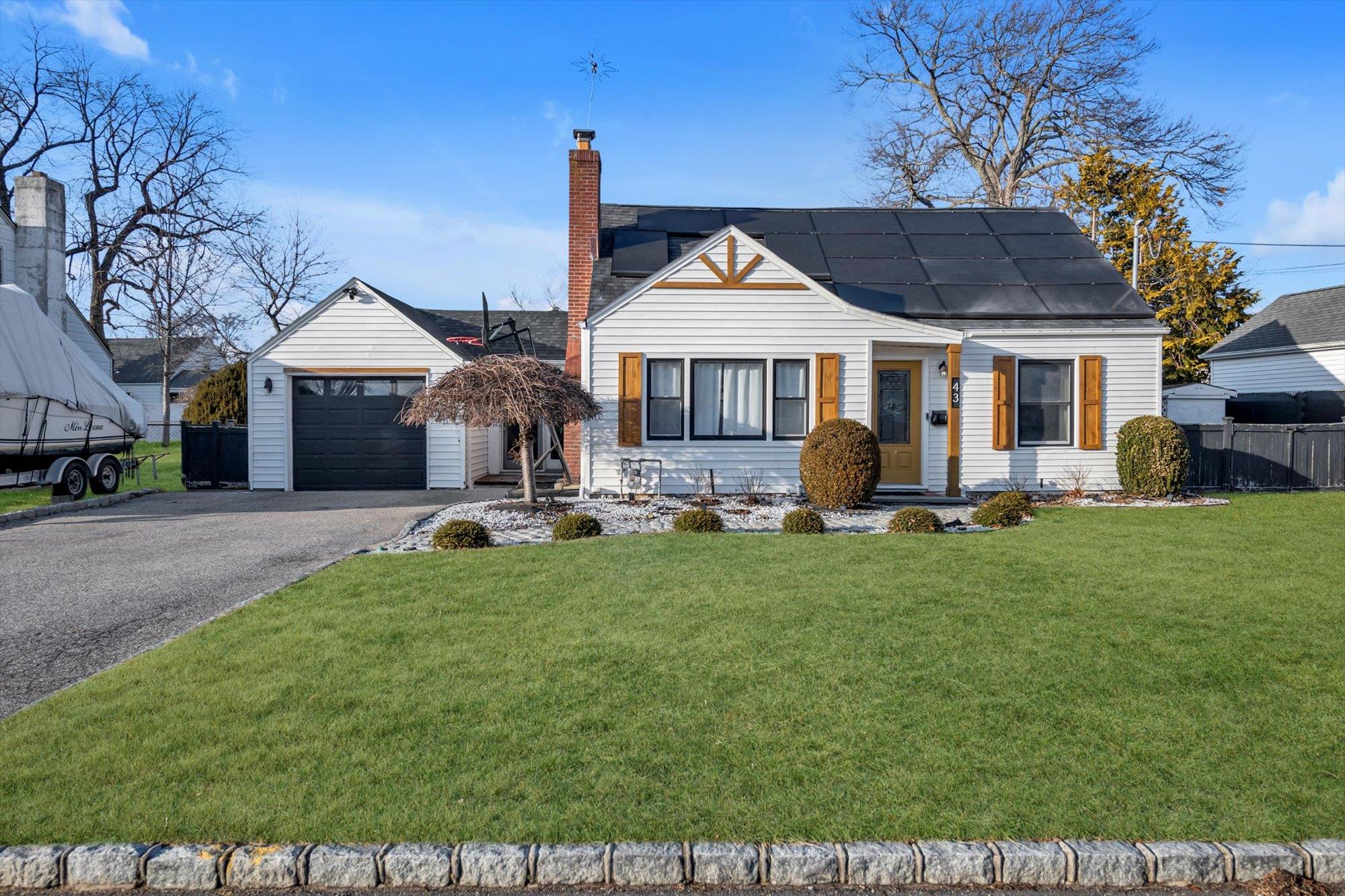 43 Foster Boulevard, North Babylon, New York image 1