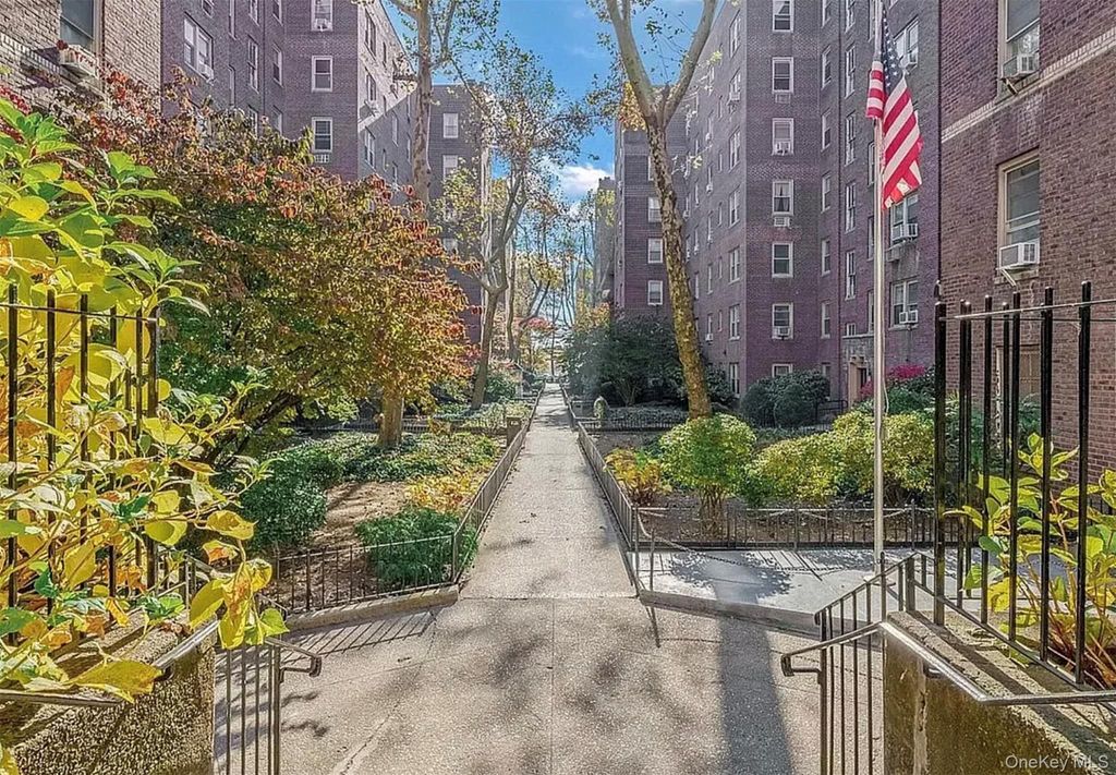 Photo of 4310 48th Avenue #4M, Woodside, NY 11377 (MLS # 987304)