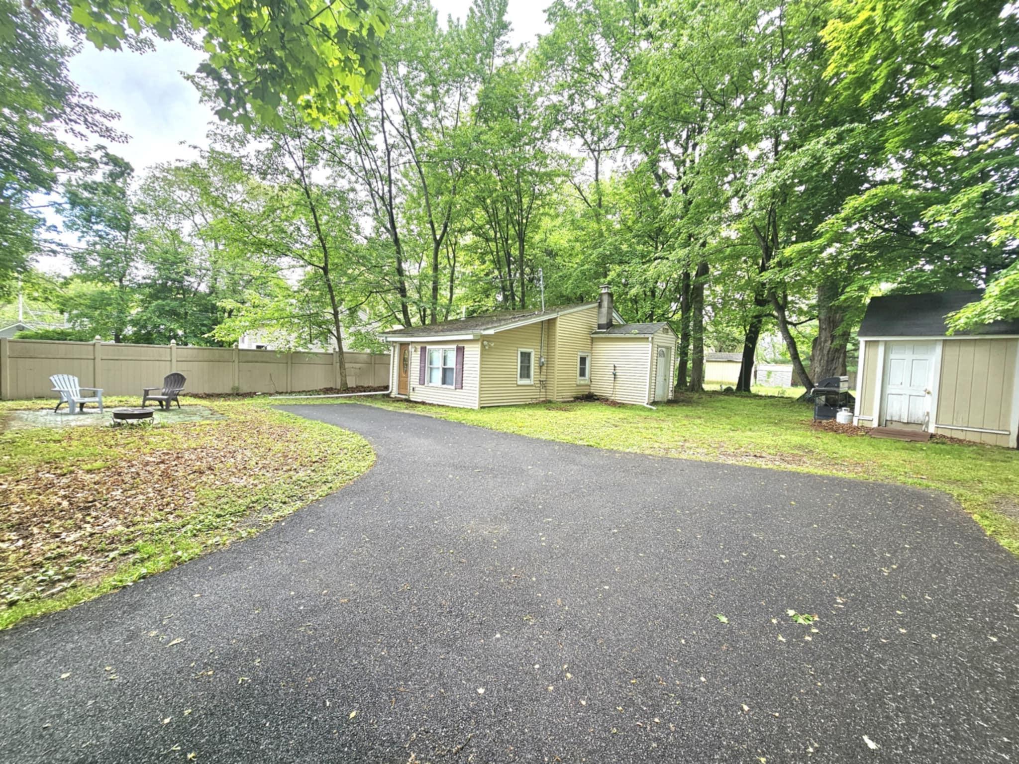 Maple Court, Washingtonville, New York - 2 Bedrooms  
1 Bathrooms  
5 Rooms - 