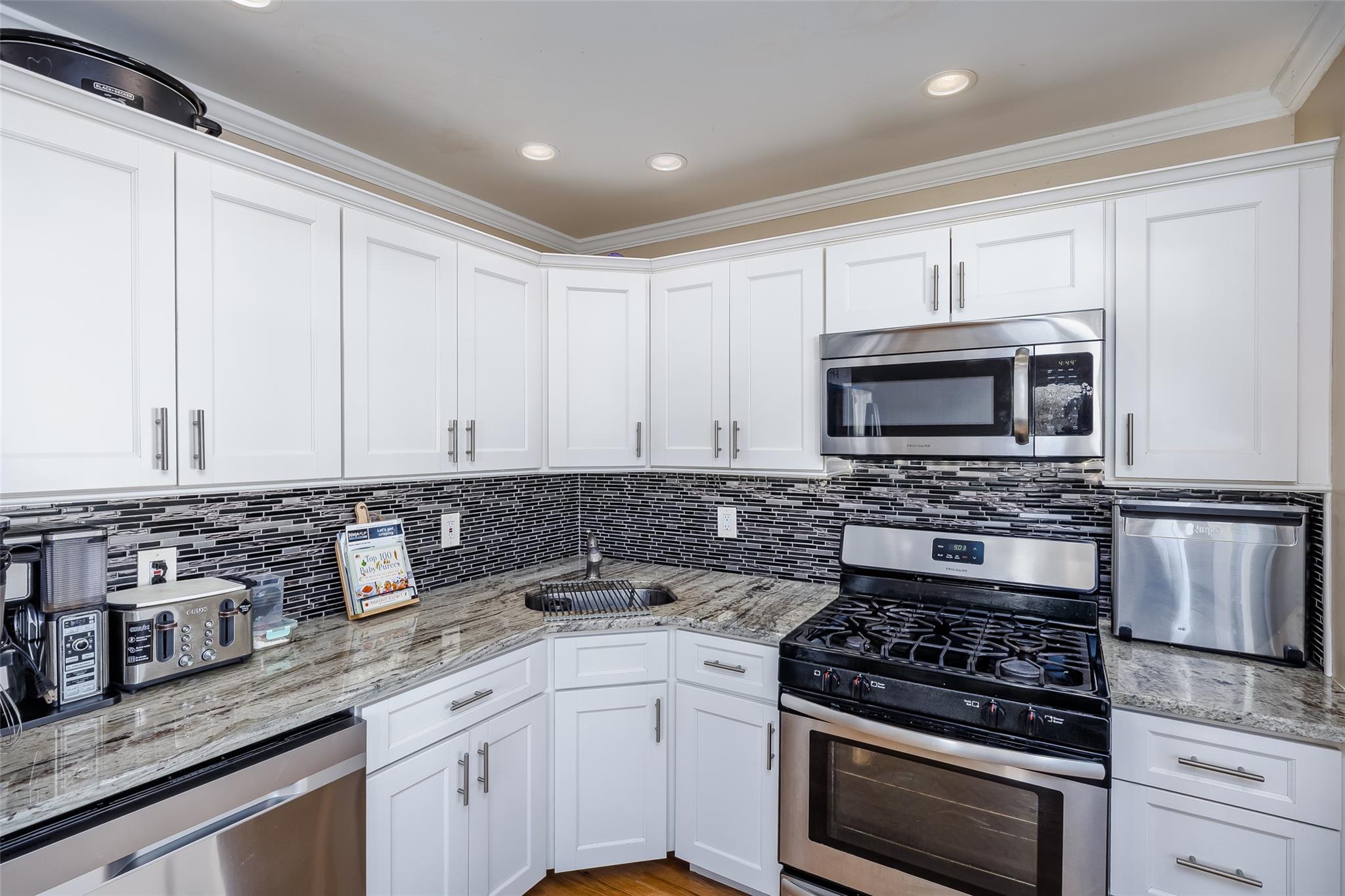 16 Soloff Road, Massapequa, New York image 10