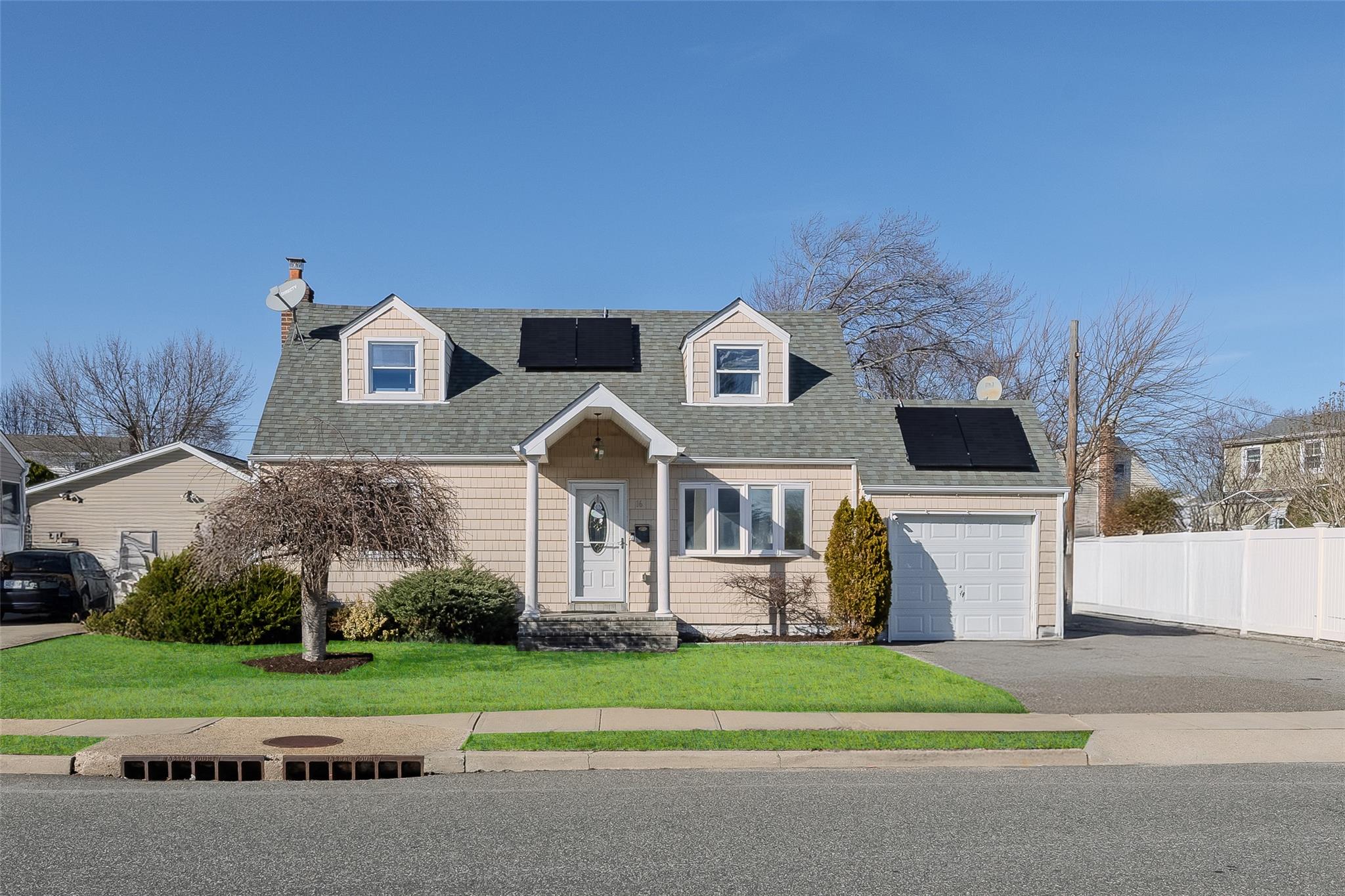 16 Soloff Road, Massapequa, New York image 1