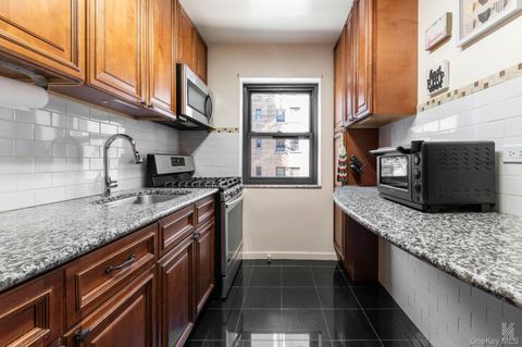 Photo of 34-10 94th Street #3D, Jackson Heights, NY 11372 (MLS # 931451)