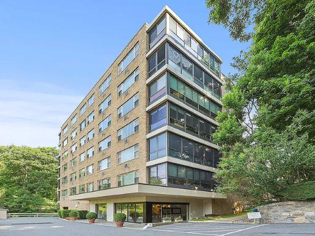 Property for Sale at Pondfield Road 2F, Bronxville, New York - Bedrooms: 2 
Bathrooms: 2 
Rooms: 5  - $825,000