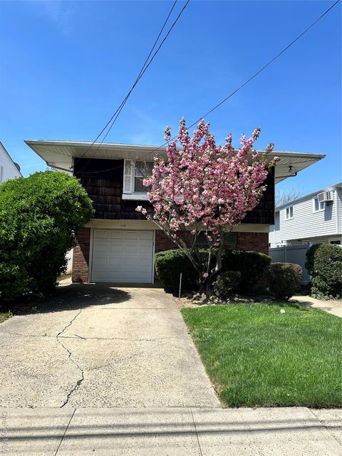Photo of 3128 Schreiber Place, Baldwin, NY 11510 (MLS # 921225)