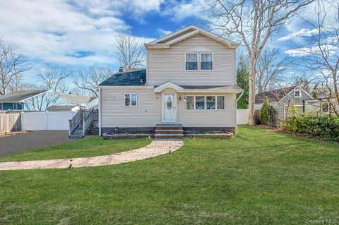 Photo of 62 9th Street, Ronkonkoma, NY 11779 (MLS # 984641)
