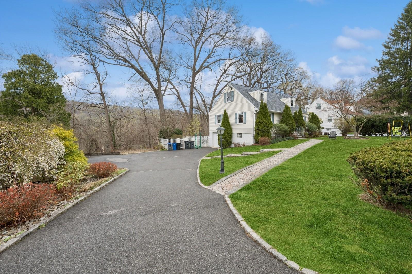 1164 Dobbs Ferry Road, White Plains, New York image 28