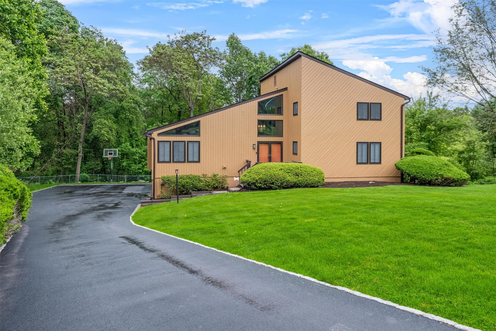 30 Apple Hill Drive, Cortlandt Manor, New York image 2
