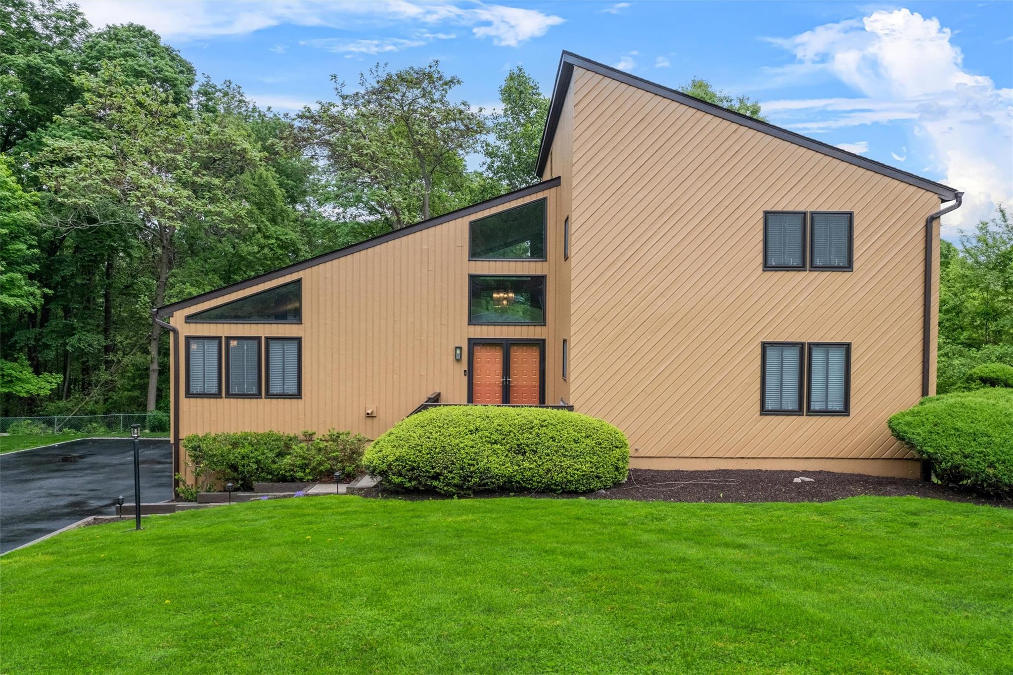 30 Apple Hill Drive, Cortlandt Manor, New York image 1