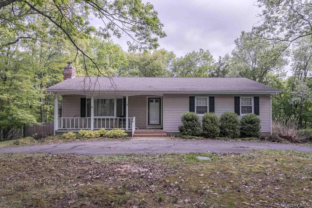 Photo of 18 Southside Drive, Monroe, NY 10950 (MLS # 1001395)