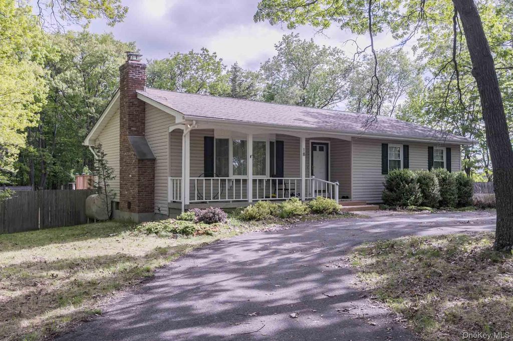 Photo of 18 Southside Drive, Monroe, NY 10950 (MLS # 1001395)