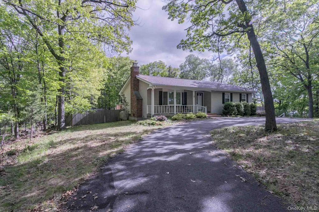 Photo of 18 Southside Drive, Monroe, NY 10950 (MLS # 1001395)