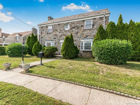 Photo of 39 Soundview Avenue, Yonkers, NY 10704 (MLS # 886497)