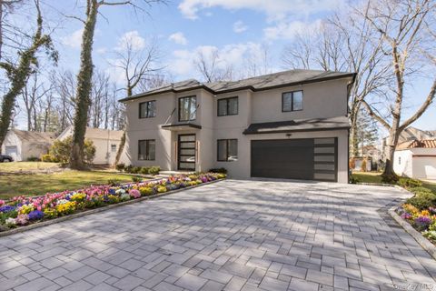 Homes For Sale - 1 Bentley Road<br/> Great Neck, NY 11023