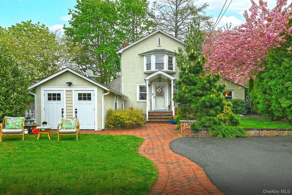 Photo of 21 S Washington Street, Port Washington, NY 11050 (MLS # 990068)