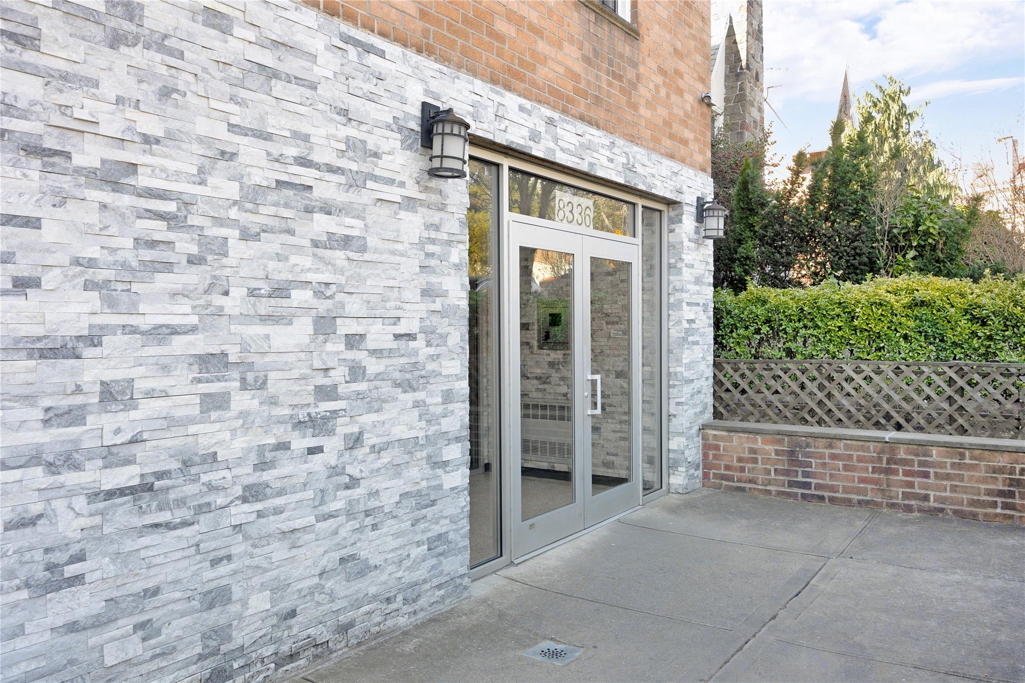 Rental Property at Beverly Road 3D, Kew Gardens, Queens, NY - Bedrooms: 1 
Bathrooms: 1 
Rooms: 4  - $2,350 MO.