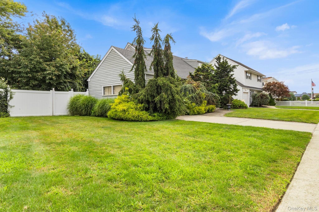 Photo of 2075 Alan Drive, Seaford, NY 11783 (MLS # 1042712)