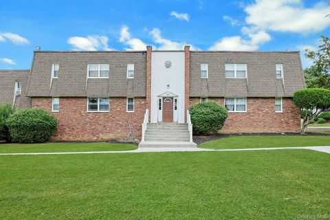Condo For Sale - 6 Crescent Drive #23<br/> Thiells, NY 10984