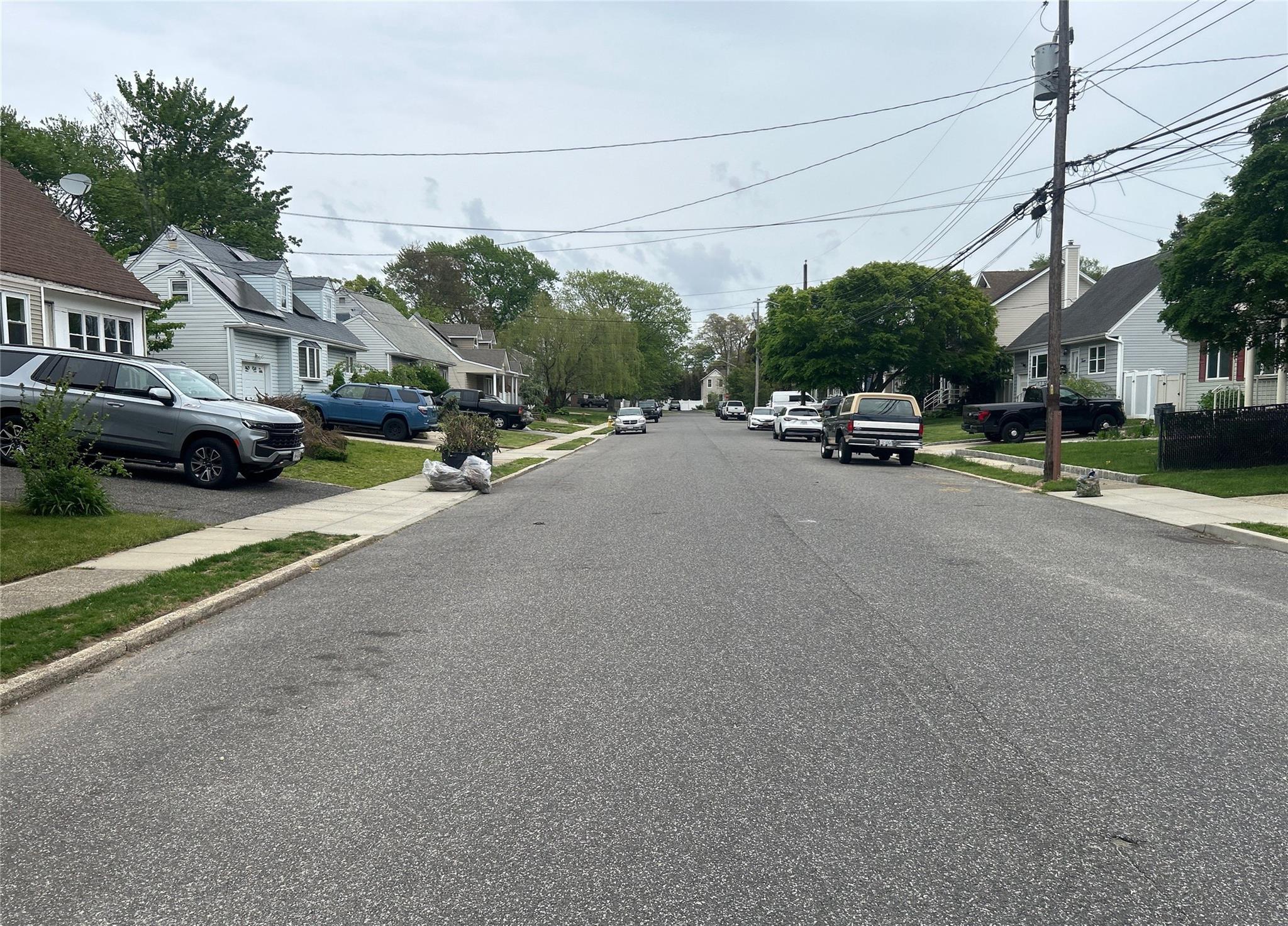 34 Karen Street, West Babylon, New York image 3