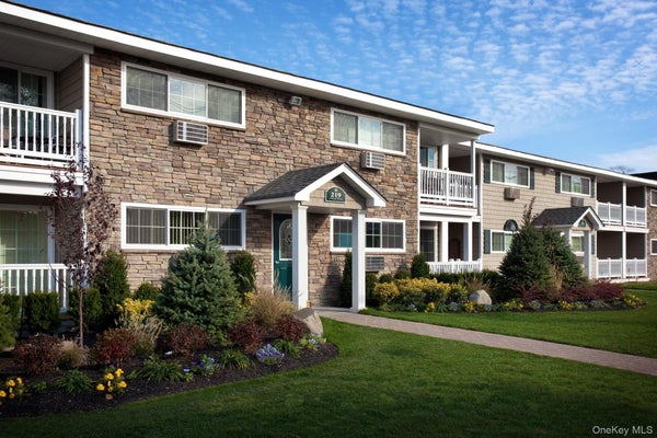223 LAKELAND AVE # 2-1D, SAYVILLE, NY 11782 - Image ce6d5d1f113e2cbcd96bfd46afdb6664/3676409389