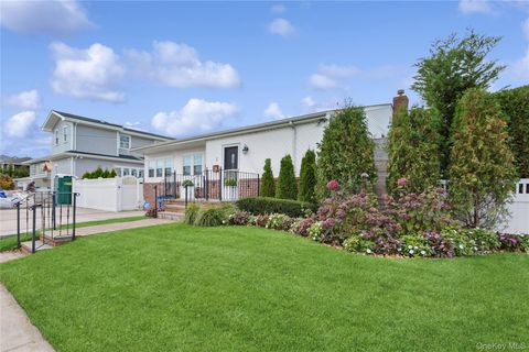 Photo of 2 Leamington St St, Lido Beach, NY 11561 (MLS # 931116)