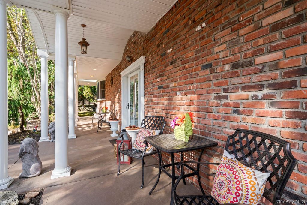 Photo of 99 Shirley Court, Smithtown, NY 11787 (MLS # 977996)