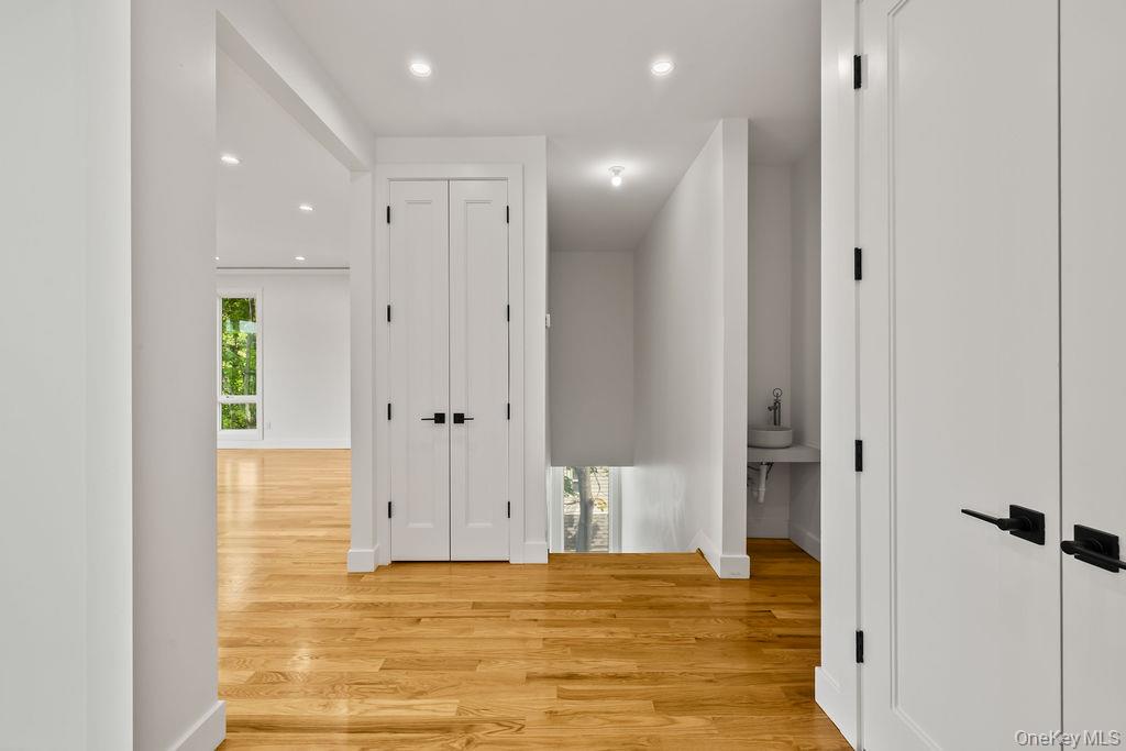 80 Twin Avenue 211