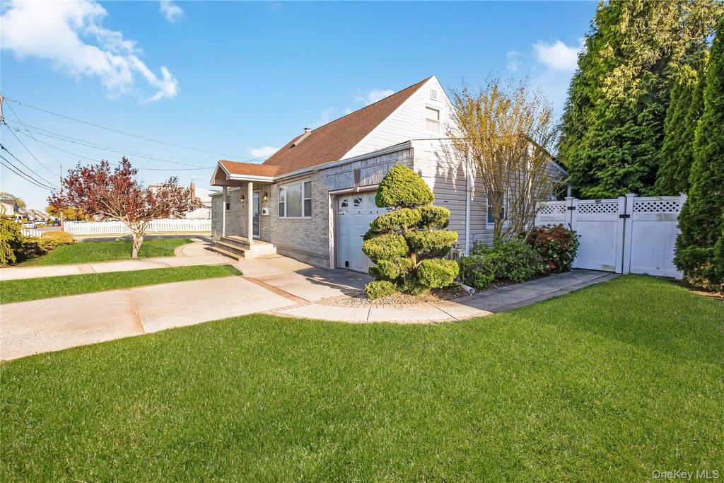 Photo of 53 Lincoln Boulevard, Bethpage, NY 11714 (MLS # 996684)