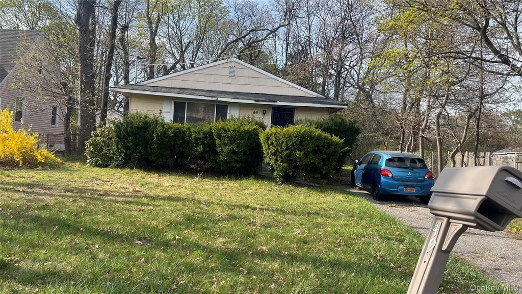 Photo of 49 Gordon Avenue, West Babylon, NY 11704 (MLS # 987541)