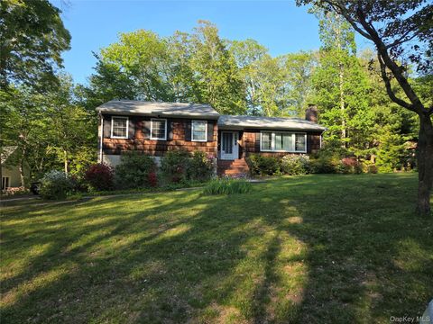 Homes For Rent - 13 Linda Lane<br/> Riverhead, NY 11901