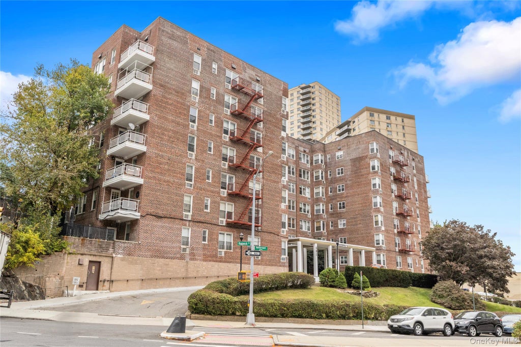 Photo of 601 Kappock Street #6R, Bronx, NY 10463 (MLS # 1056213)