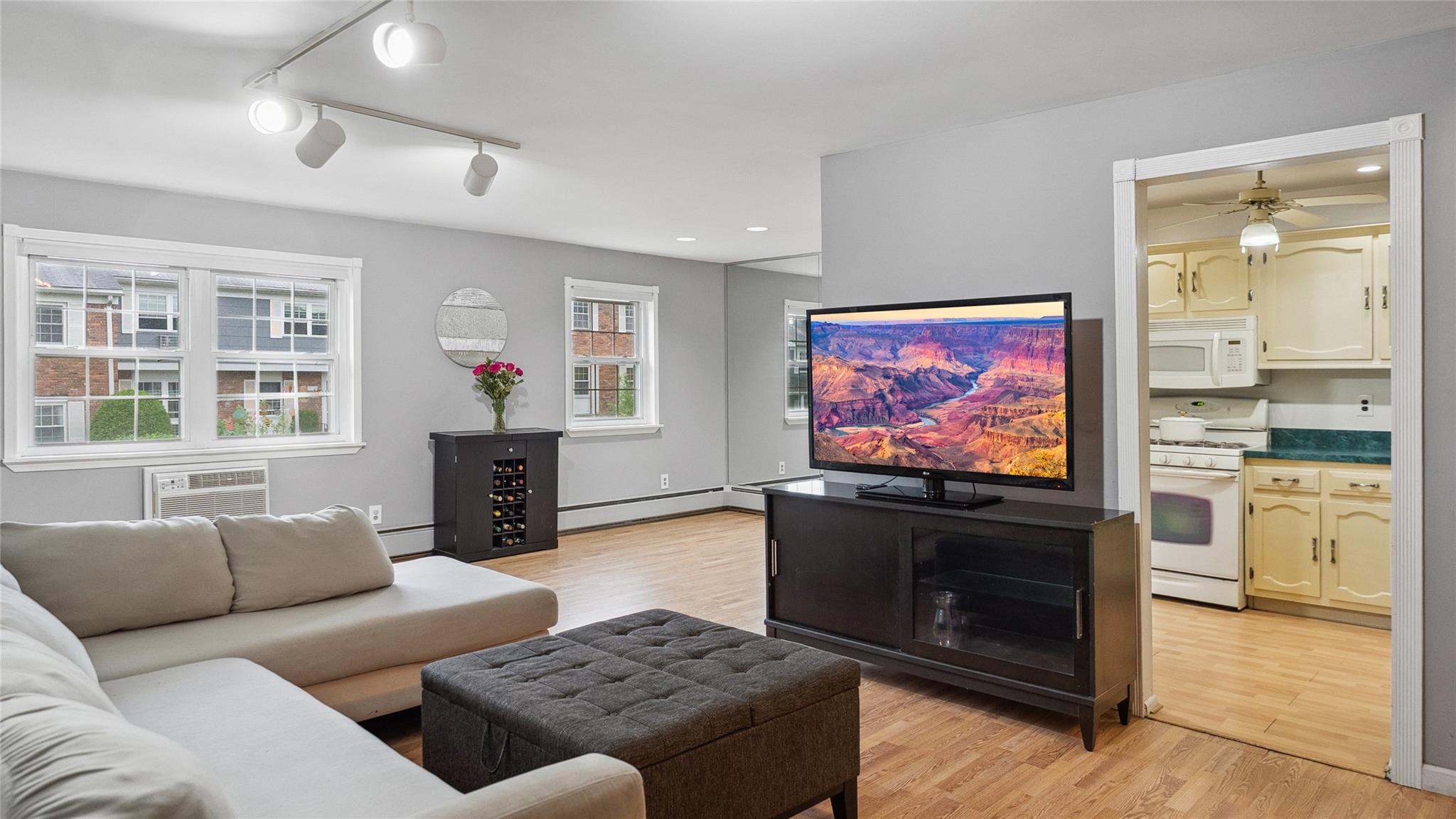 109 Doxbury Lane, Suffern, New York image 2