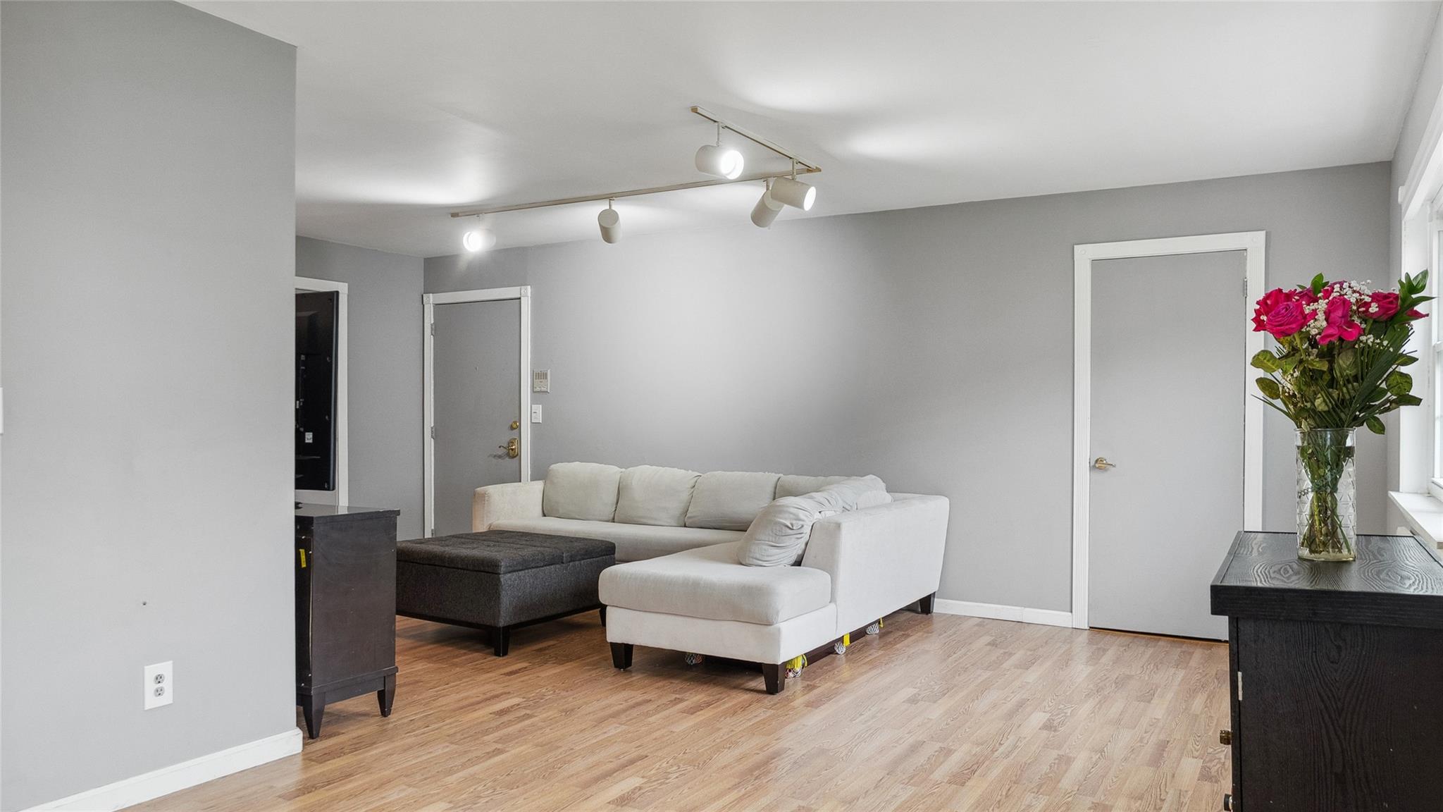 109 Doxbury Lane, Suffern, New York image 3