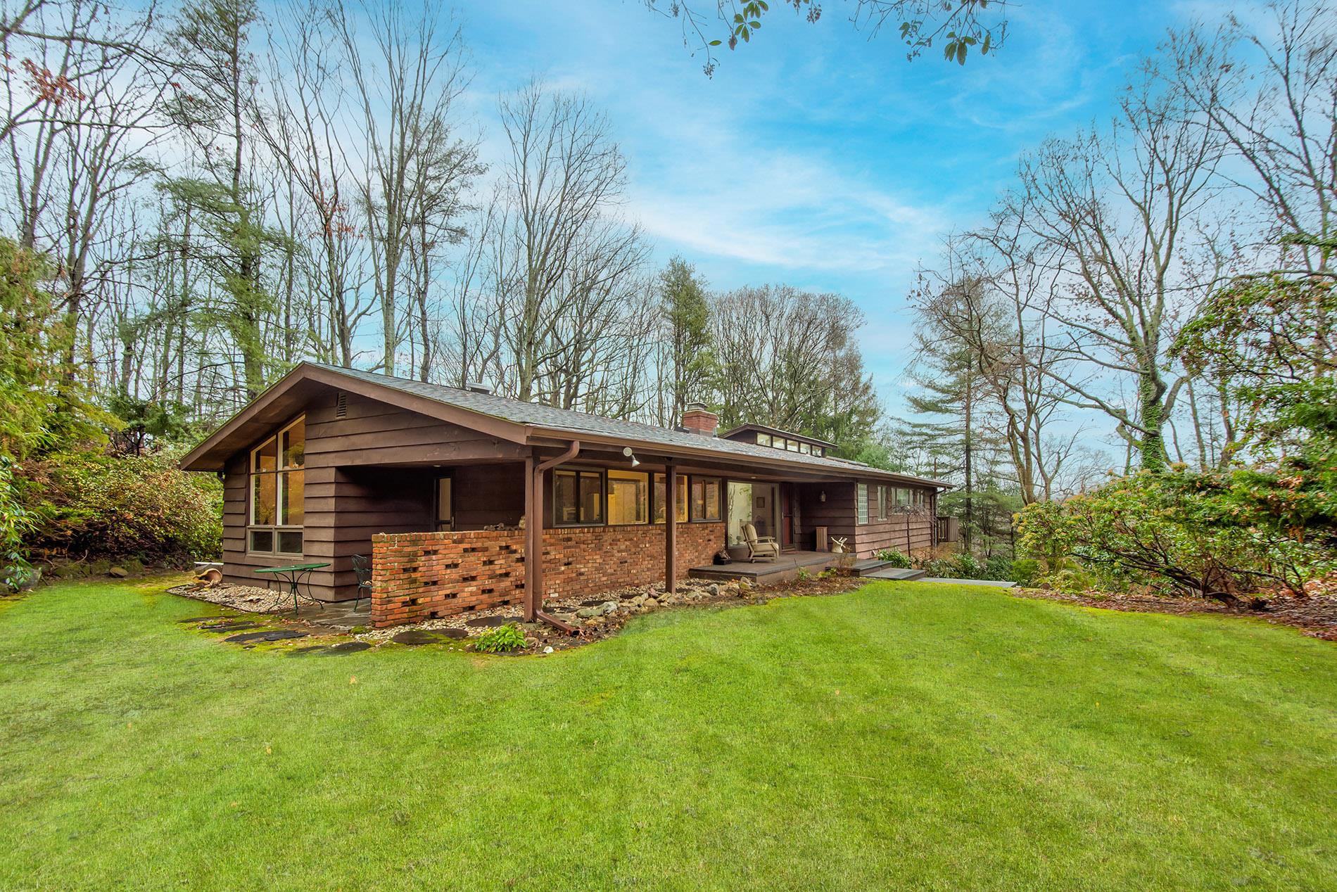 10 Ponderosa Drive, Melville, New York image 4