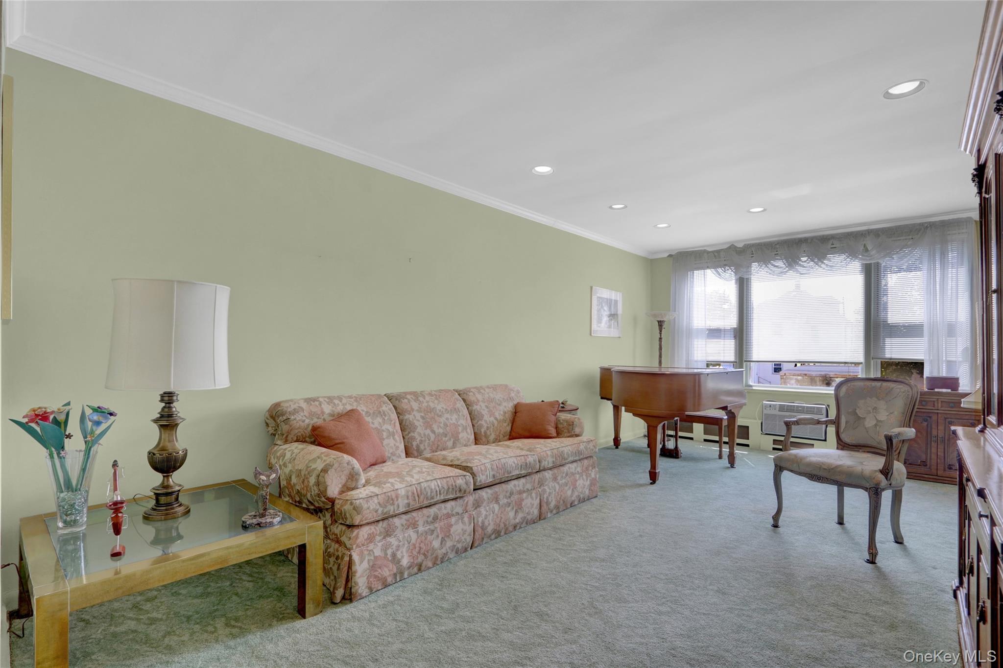Rockville Centre, New York 11570, United States, 3 Bedrooms Bedrooms, ,2 BathroomsBathrooms,Residential,Active,142598