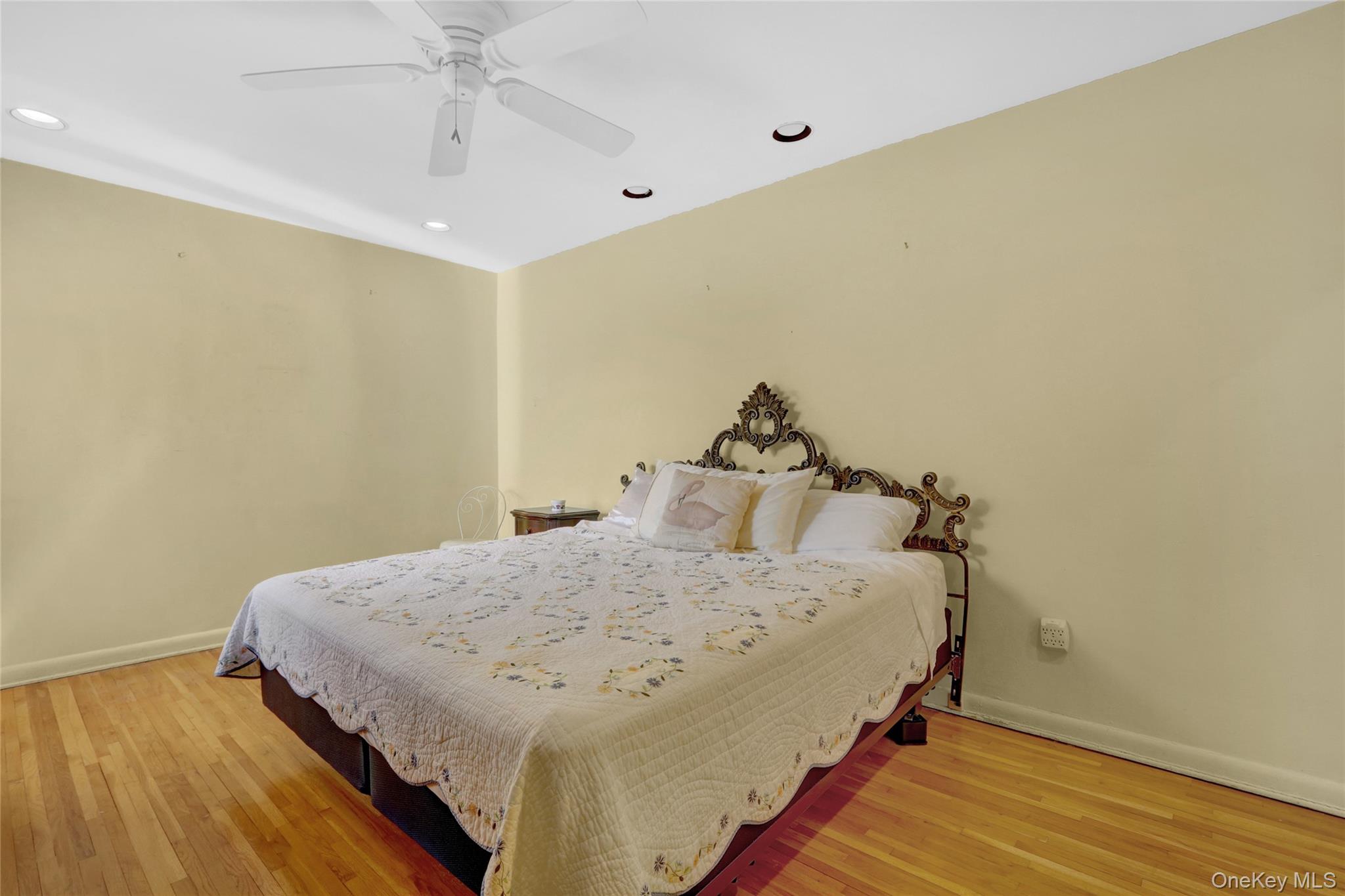 Rockville Centre, New York 11570, United States, 3 Bedrooms Bedrooms, ,2 BathroomsBathrooms,Residential,Active,142598