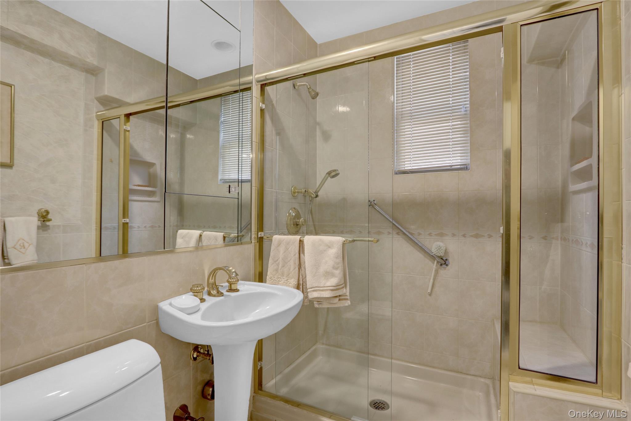 Rockville Centre, New York 11570, United States, 3 Bedrooms Bedrooms, ,2 BathroomsBathrooms,Residential,Active,142598