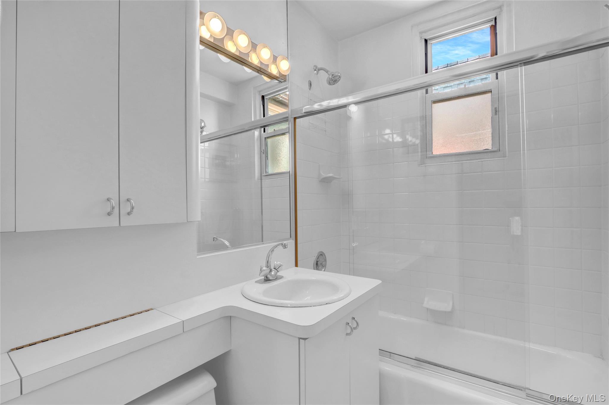 Rockville Centre, New York 11570, United States, 3 Bedrooms Bedrooms, ,2 BathroomsBathrooms,Residential,Active,142598