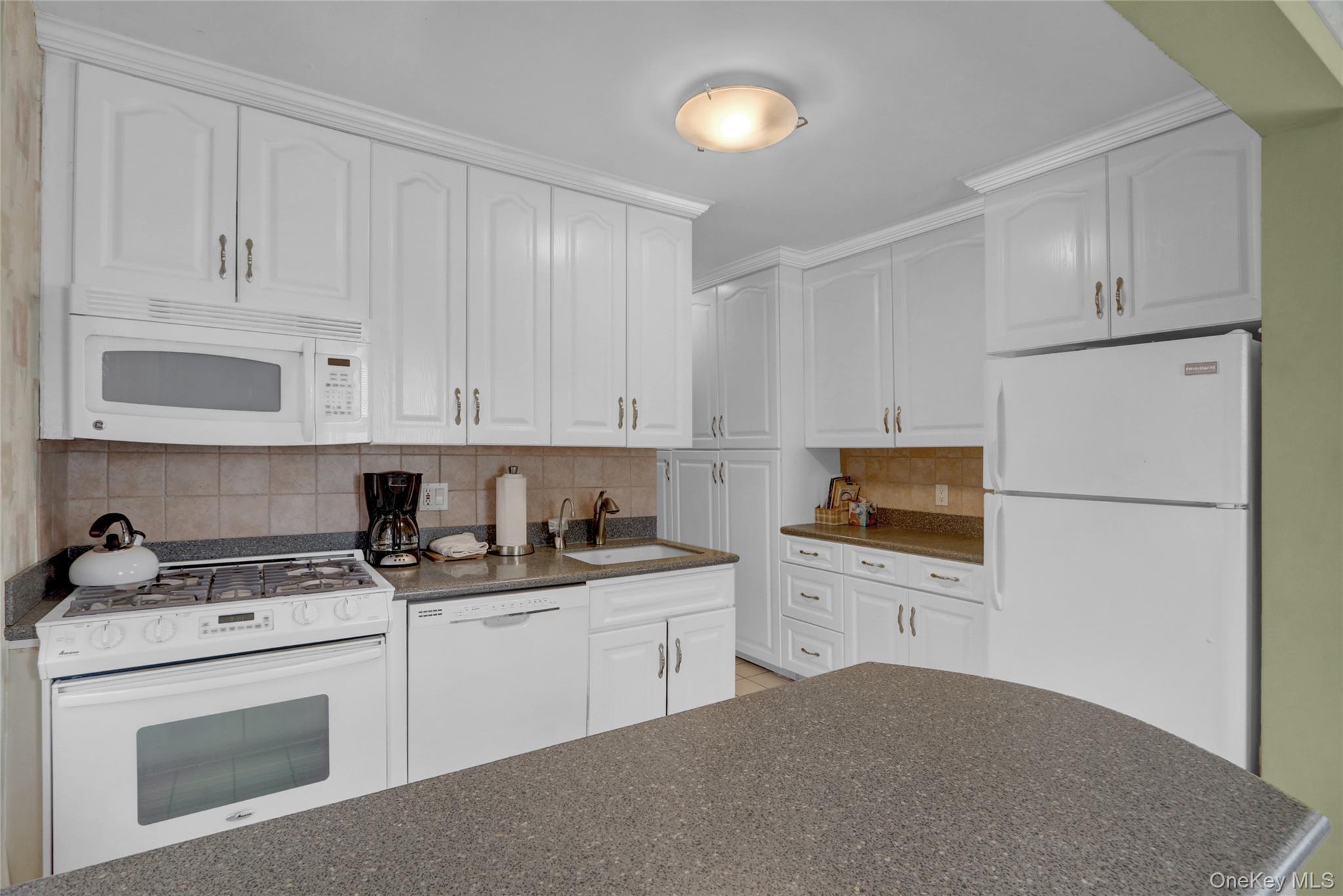 Rockville Centre, New York 11570, United States, 3 Bedrooms Bedrooms, ,2 BathroomsBathrooms,Residential,Active,142598