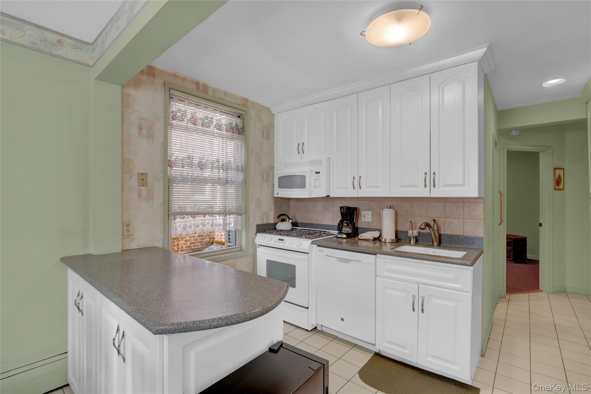 Rockville Centre, New York 11570, United States, 3 Bedrooms Bedrooms, ,2 BathroomsBathrooms,Residential,Active,142598