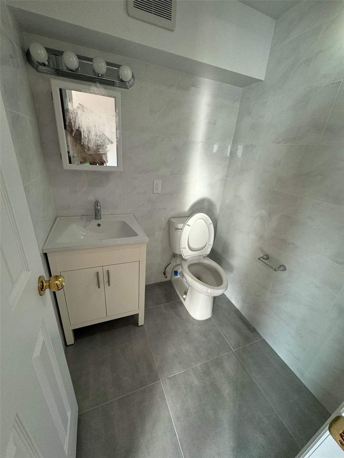 33-70 Prince Street 806