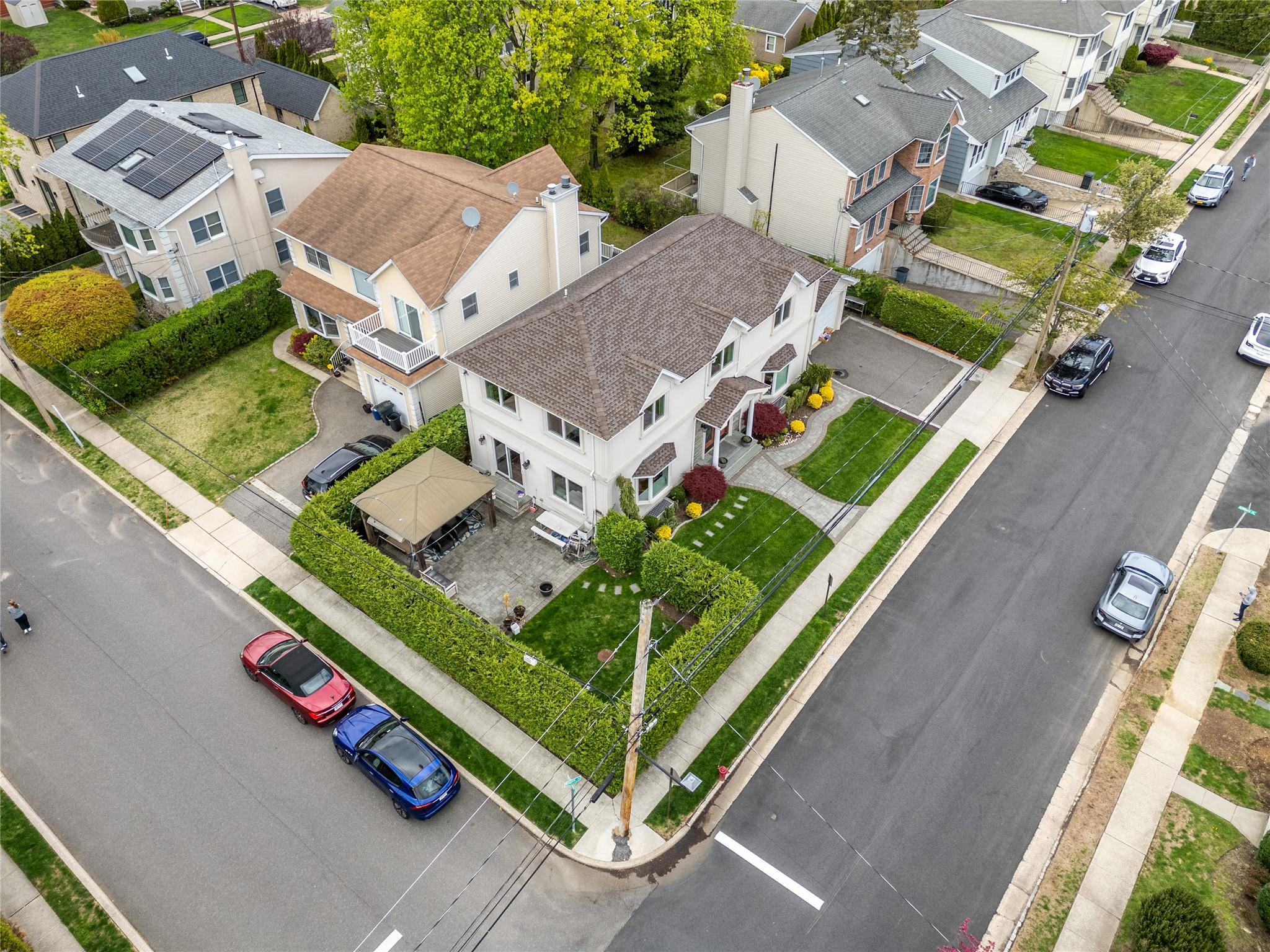 37 Maple Street, Roslyn Heights, New York image 27