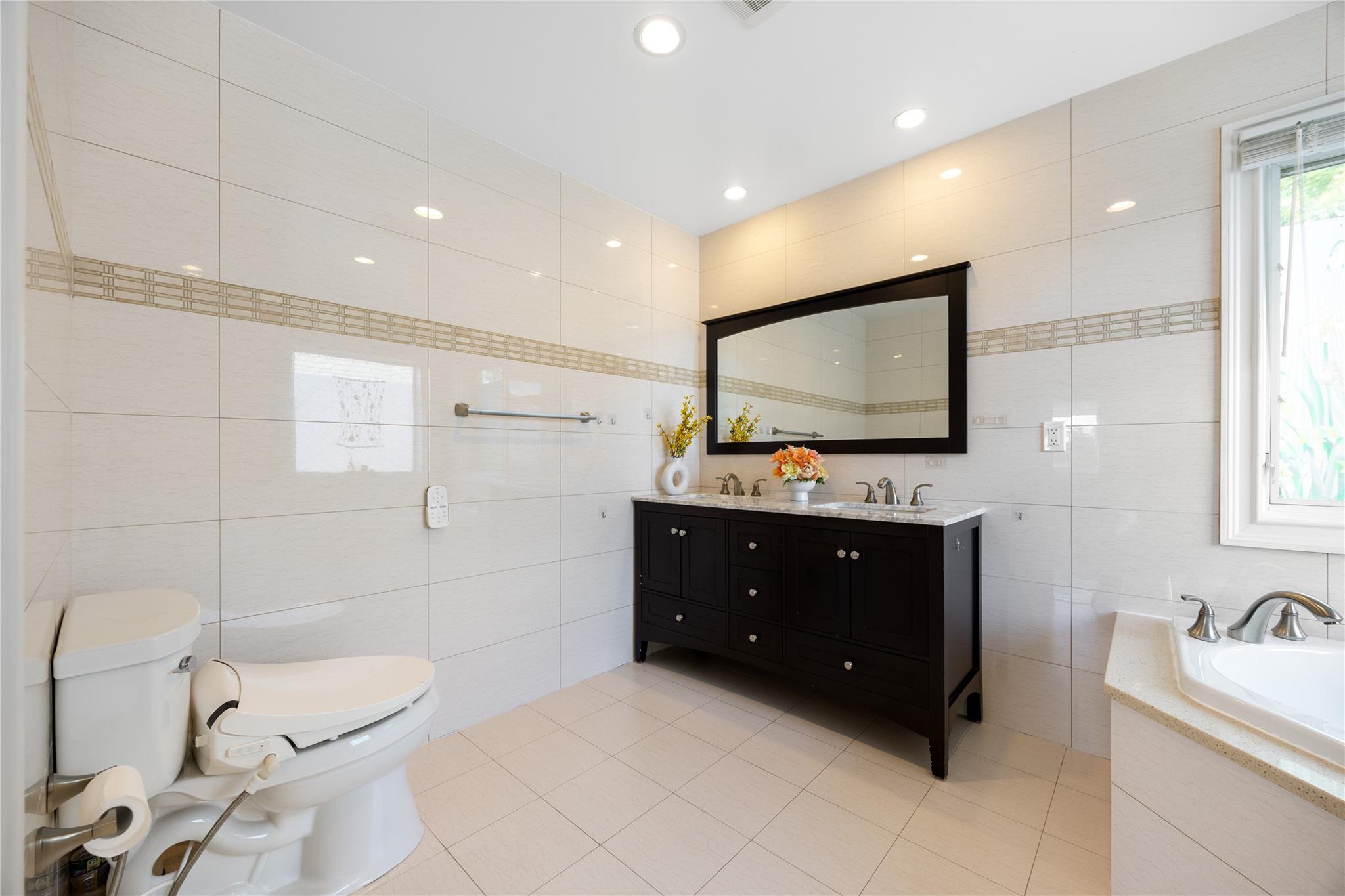 37 Maple Street, Roslyn Heights, New York image 13