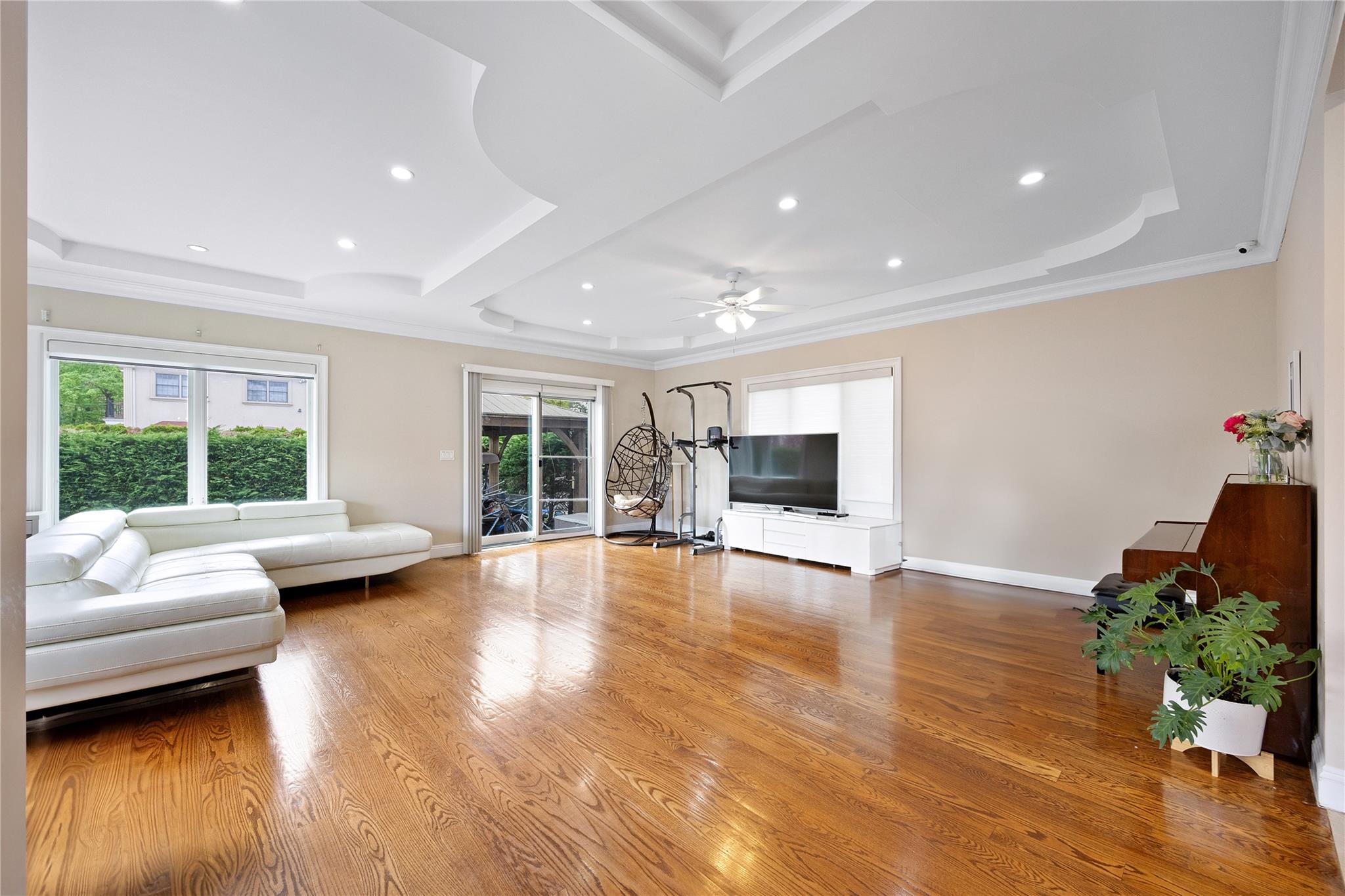 37 Maple Street, Roslyn Heights, New York image 6